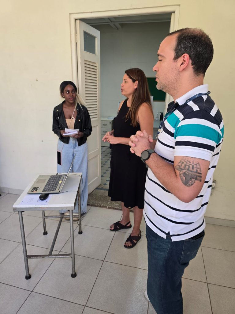 A atividade contou com a participação da turma da disciplina Gestão de Unidades de Informação, do Departamento de Ciência da Informação (GCI), ministrada pela Prof.ª Dra. Ivanilma Cavalcanti.

Durante a visita, os alunos puderam conhecer os serviços, os acervos e as instalações do arquivo institucional da UFF, sob responsabilidade da Coordenação de Arquivos da Superintendência de Documentação (CAR/SDC).